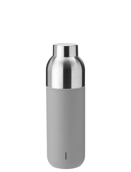 How long can a stainless insulated water bottle keep warm