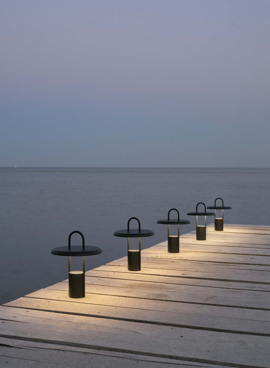 Stelton LED Schreibtischlampe Pier Akku LED-Lampe Tischlampe Akkuleuchte, Höhe 25 cm ⌀ 20, weiß Stelton LED Schreibtischlampe Pier Akku LED-Lampe Tischlampe Akkuleuchte, Höhe 25 cm ⌀ 20, weiß